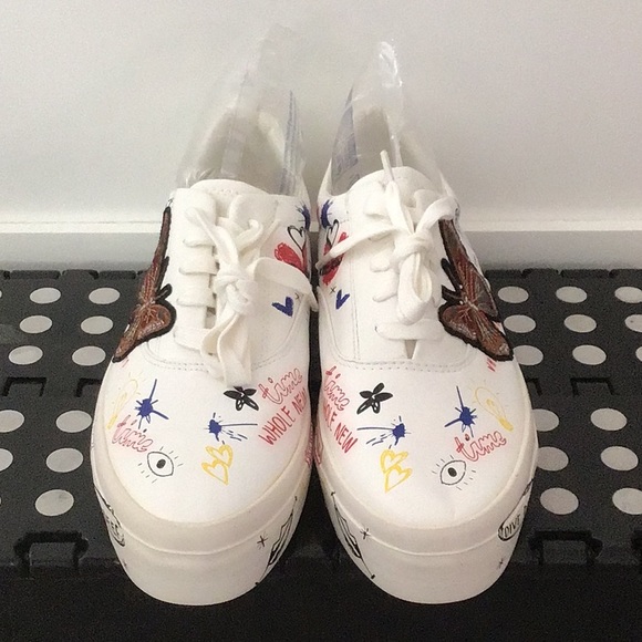 🆕 No Tags ZARA Graffiti Butterfly Lace Up Sneaker - Picture 3 of 12